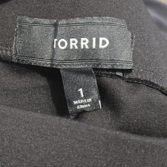 Torrid Women's Black Premium Ponte Lace-Up Pixie Pant- Size 1X - Picture 5 of 6